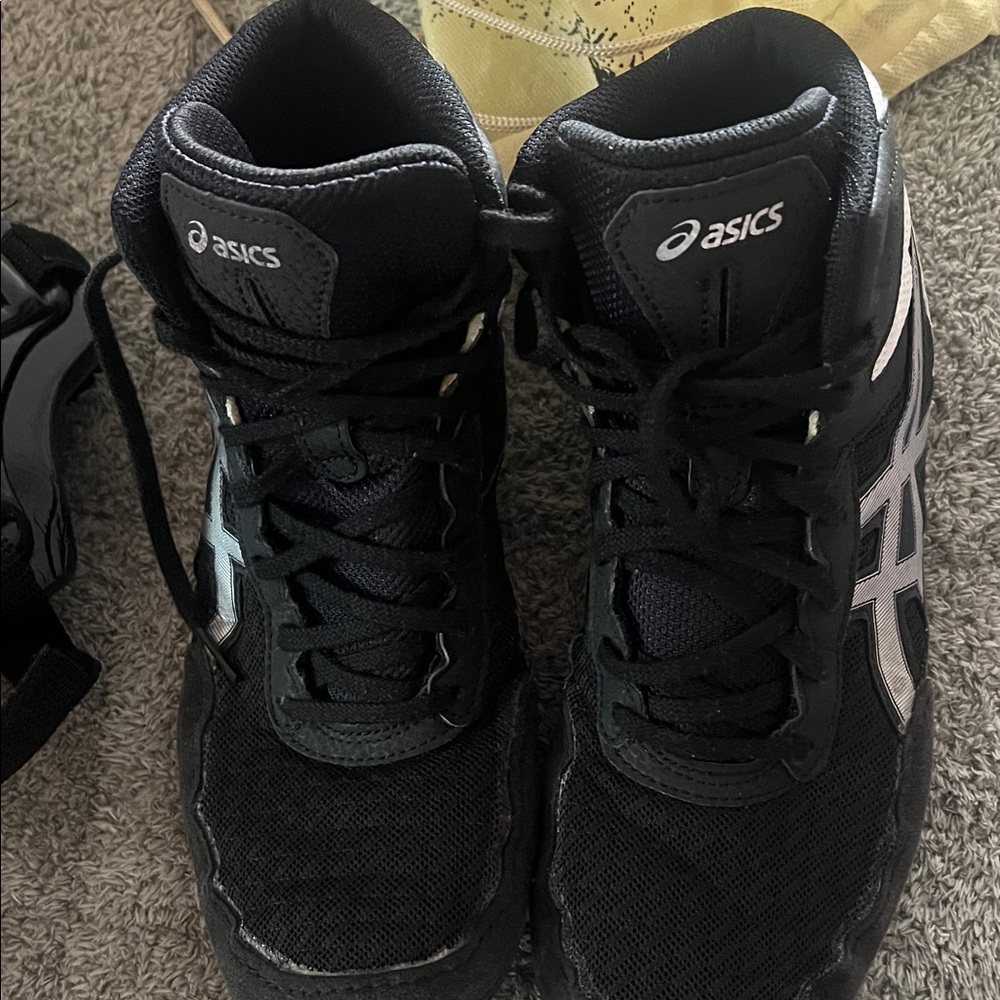 Asics Black and Silver wrestling Athletic Shoes